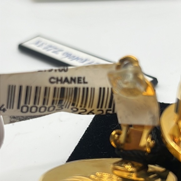 CHANEL CC Logo Button Turnlock Motif 2-toned Clip-On Earrings 💯 Authentic - Picture 4 of 4